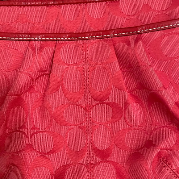 Coach Signature ‘C’ Pattern Crossbody Bag in Red - Picture 2 of 2